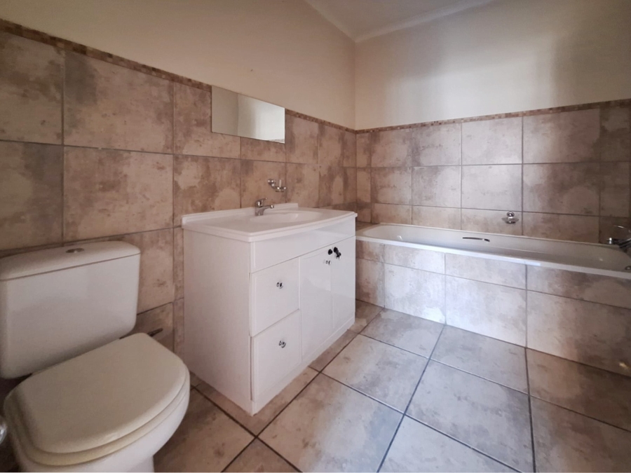 To Let 3 Bedroom Property for Rent in Meerhof North West